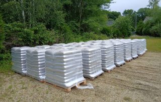 sacs de gravier blanc vendus en palette